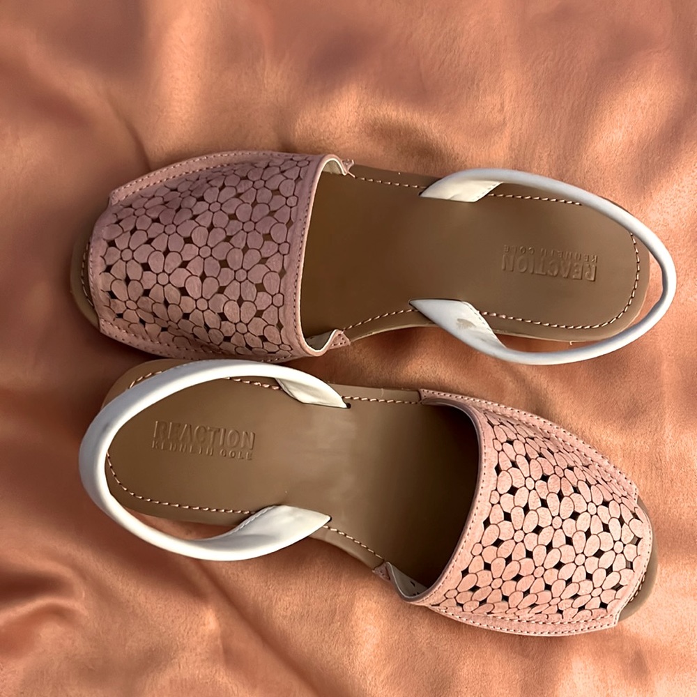 Never worn Kenneth Cole Reaction sandals